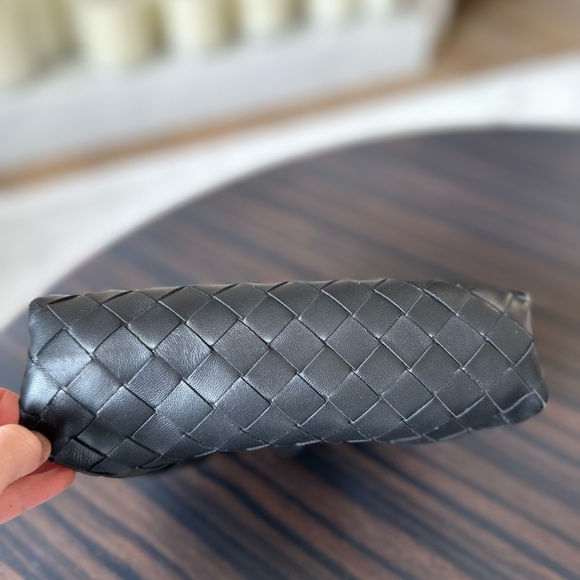 BOTTEGA VENETA mini pouch. Black intrecciato leather. - Picture 7 of 11